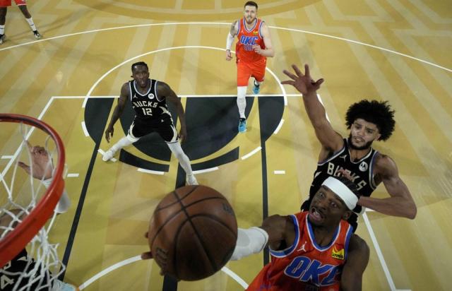 九游体育娱乐-身材优势带来防守压制，雄鹿让字母哥找到舒适区