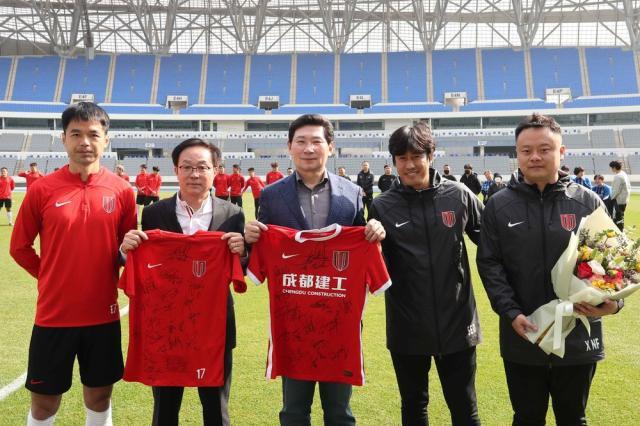 九游电竞平台-成都队赴韩获龙仁市长热捧 徐正源观战德比“探亲”