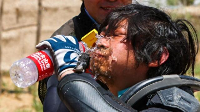 九游体育娱乐-张雪机车夺冠刷屏之后：为什么让人热血沸腾，也值得冷静看懂|世界超级摩托车锦标赛|波尔蒂芒赛道|摩托|摩托车|赛道_新浪体育_新浪新闻